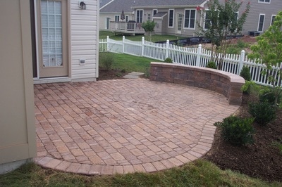 Paver patio with circle kit and wallstone seating wall.