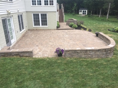 Patio with wallstone seating wall.